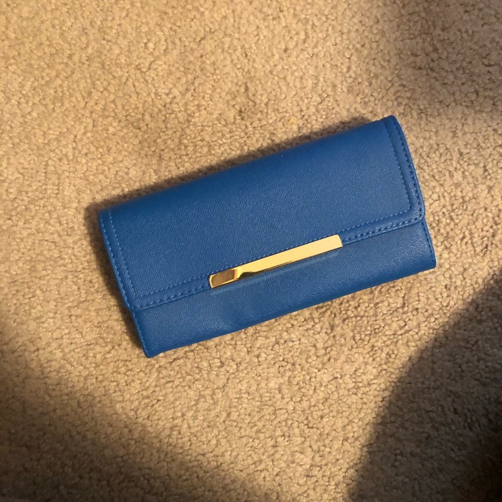 Wallet (comes with free pop socket)